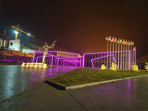 城市亮化是现代城市建设的重要组成部分，它不仅可以美化城市的夜景，还能提升城市的整体形象。随着科技的不断进步，城市亮化也得到了更多的关注和创新。本文将介绍一些关于城市亮化的创意和技术，帮助读者了解康乐城市亮化的重要性以及如何进行康乐城市亮化的规划和实施。